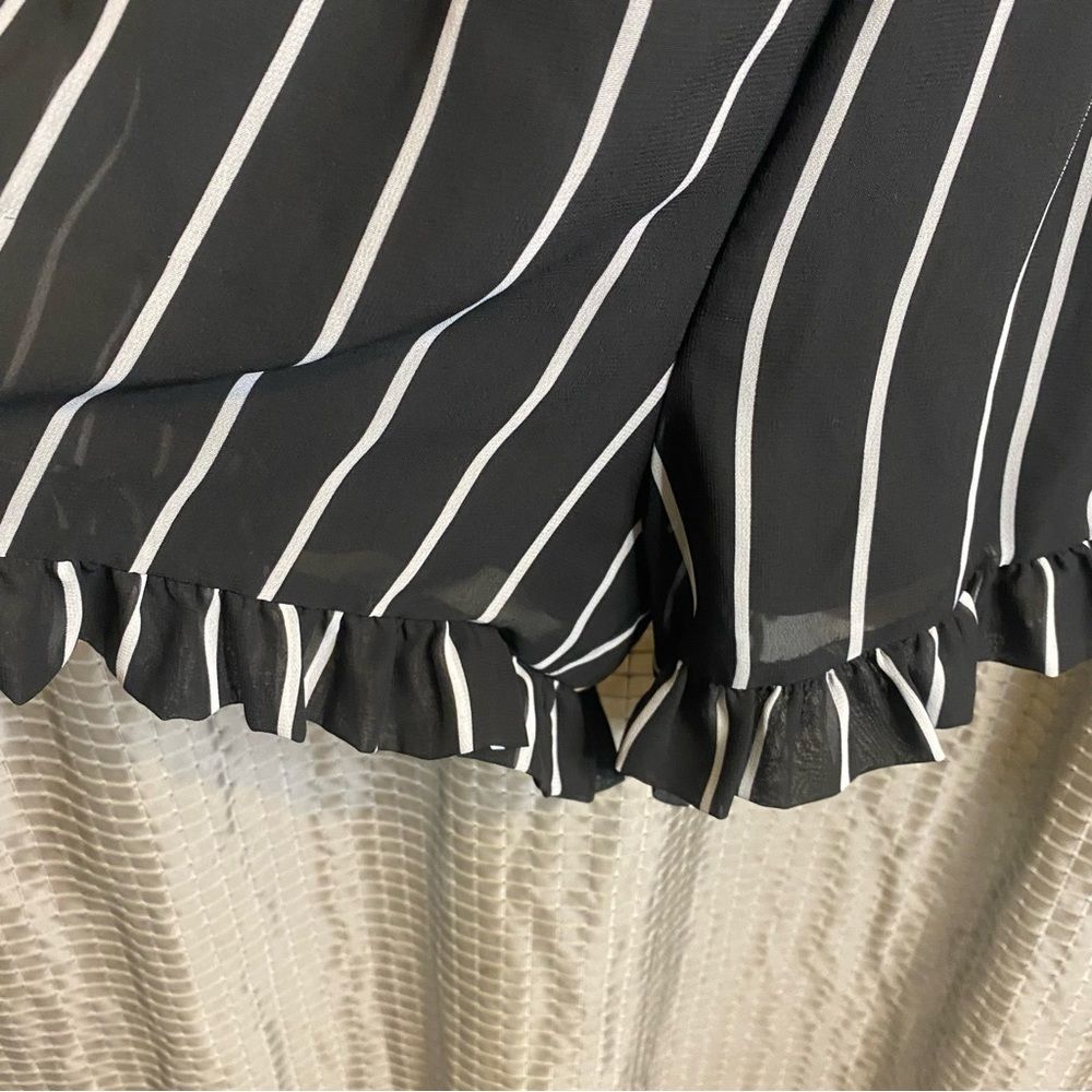 Rue 21 Flowy Romper Black with White Stripes Size Small - Picture 4 of 6
